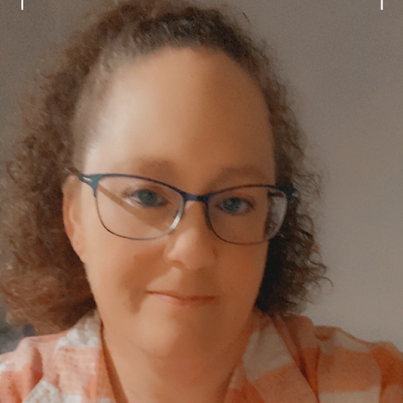 Meet your Posher, Gina - Picture 1 of 2